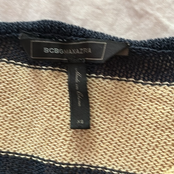 Distressed knit - Picture 3 of 3